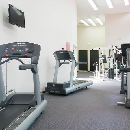 Holiday Inn Monterrey-Parque Fundidora By Ihg Exterior foto The gym at the University of Brighton