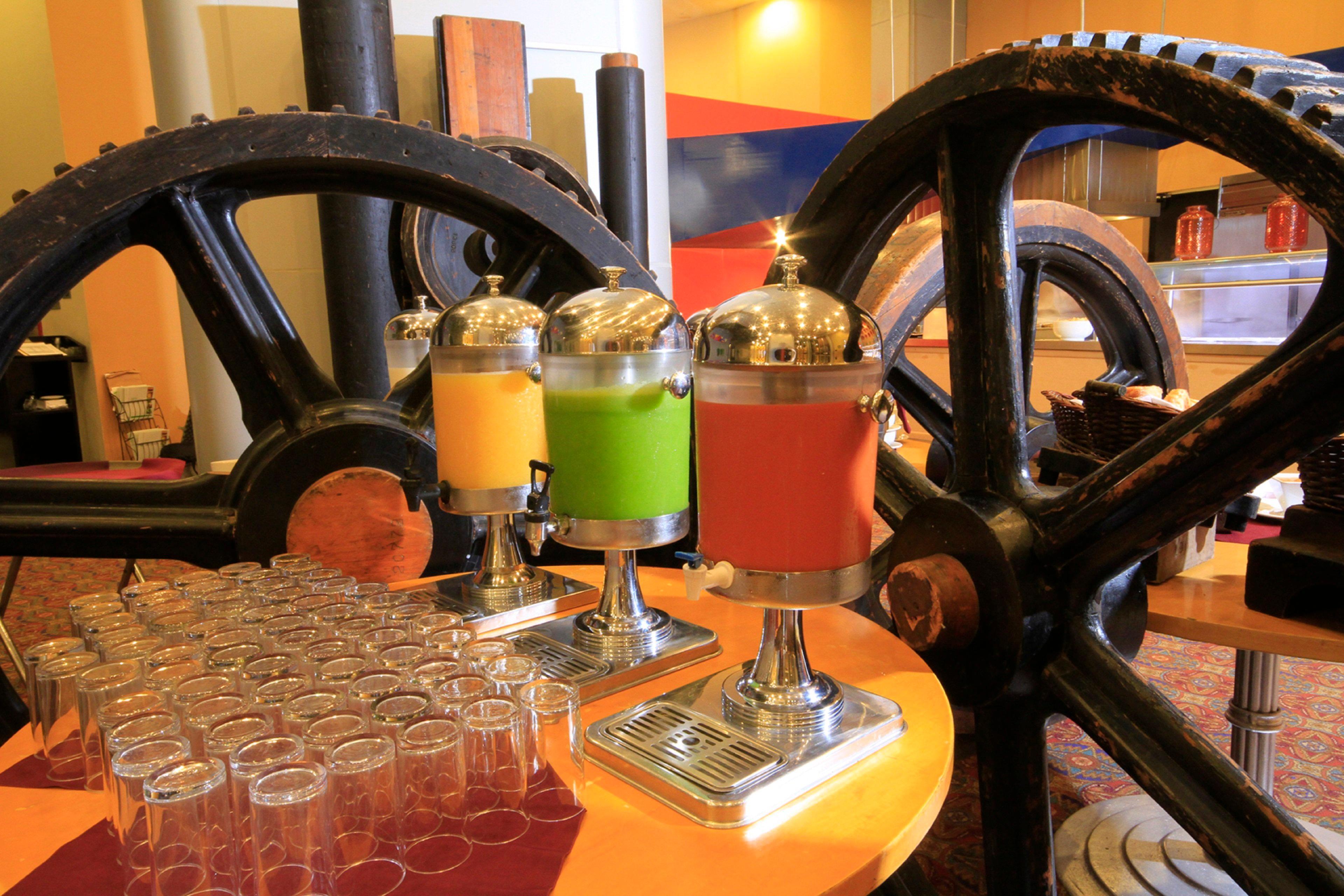 Holiday Inn Monterrey-Parque Fundidora By Ihg Exterior foto Juice dispensers