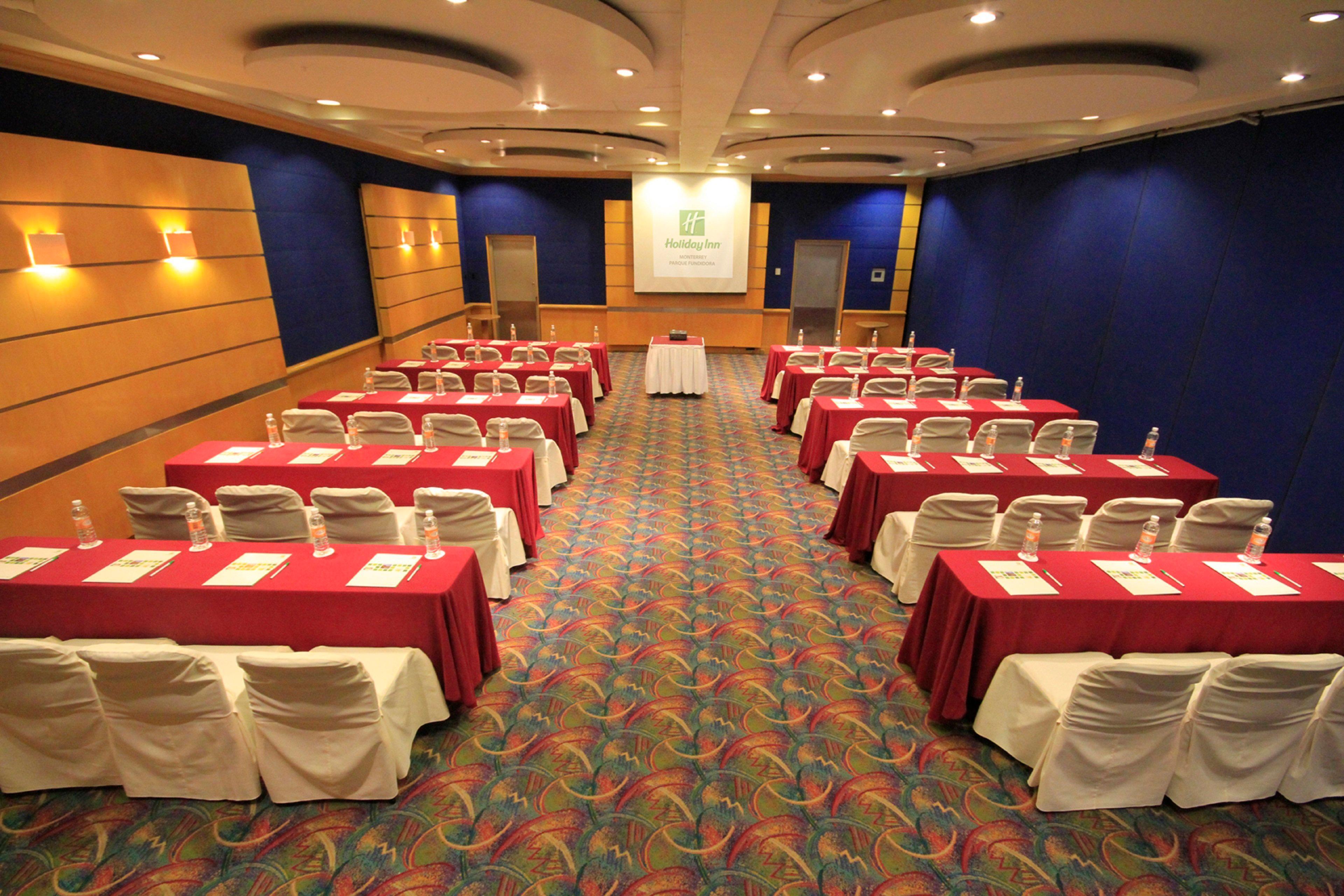Holiday Inn Monterrey-Parque Fundidora By Ihg Exterior foto A typical classroom layout
