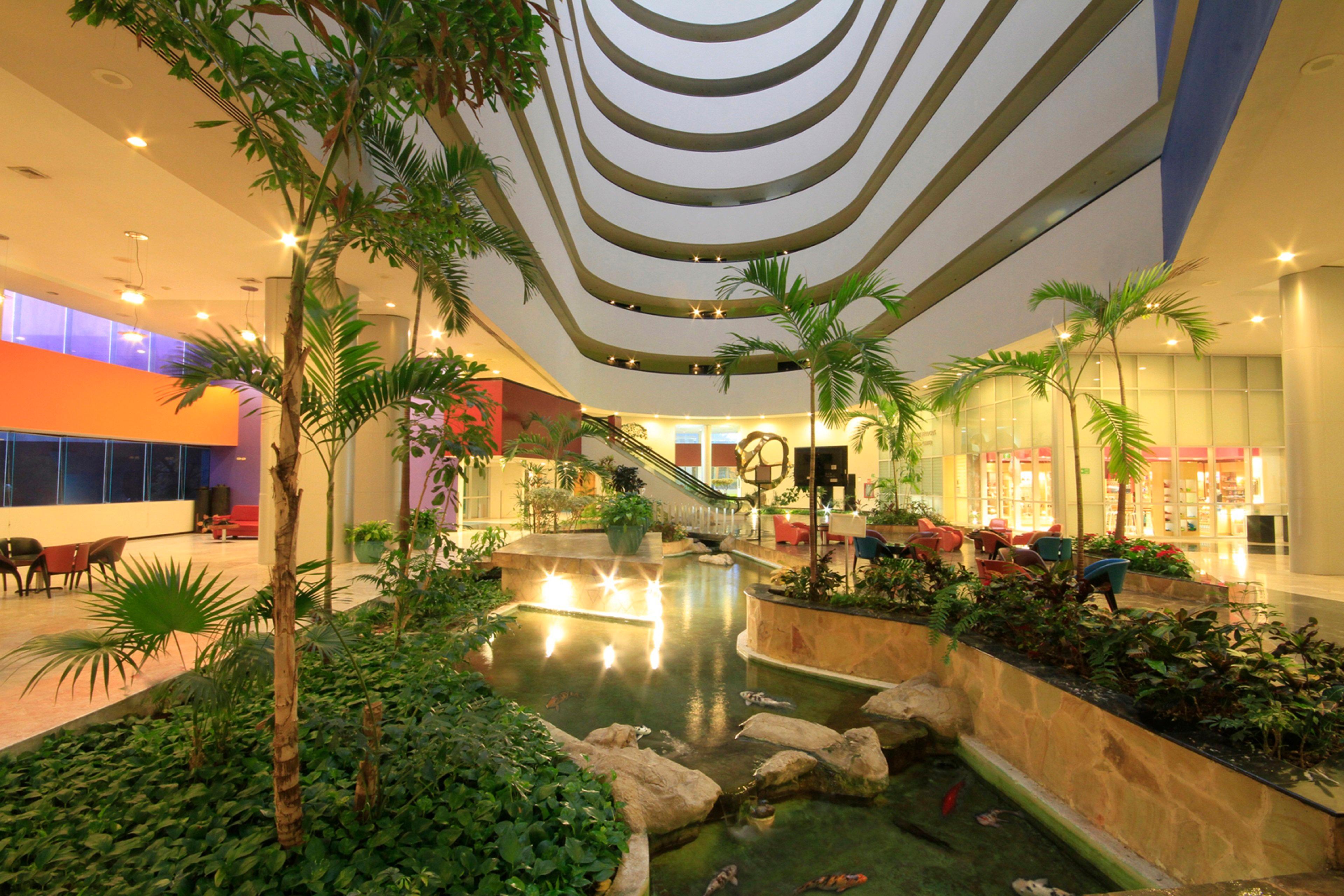 Holiday Inn Monterrey-Parque Fundidora By Ihg Exterior foto The interior of the hotel