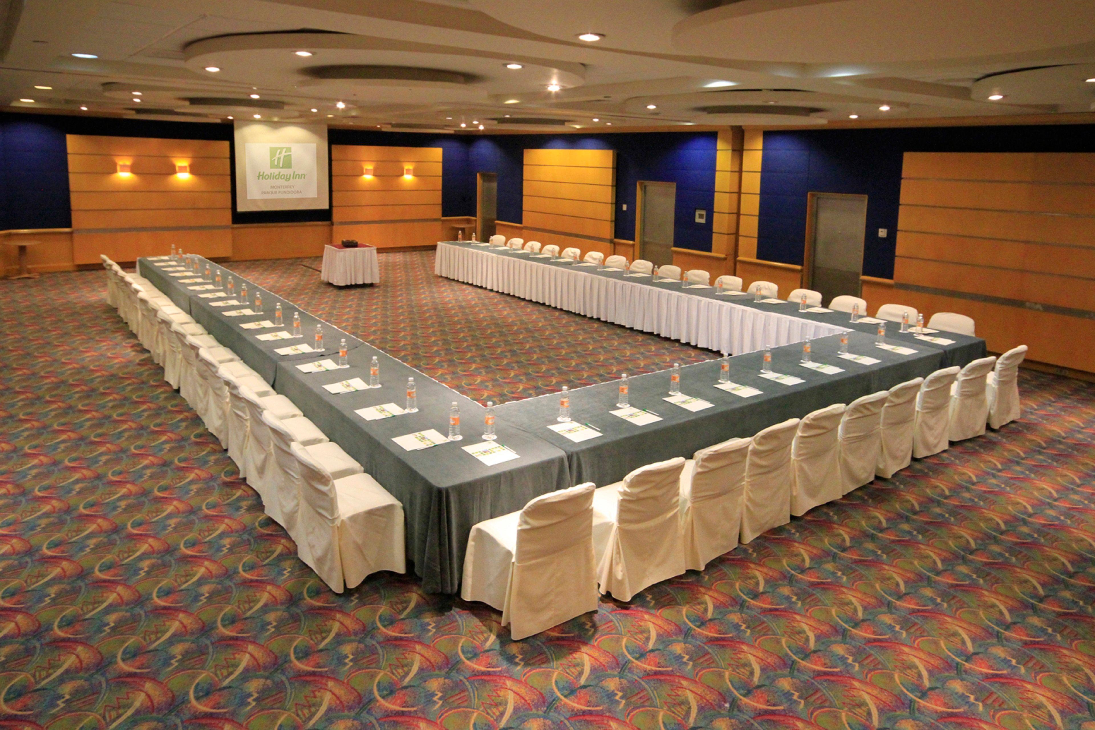 Holiday Inn Monterrey-Parque Fundidora By Ihg Exterior foto U-shaped table layout