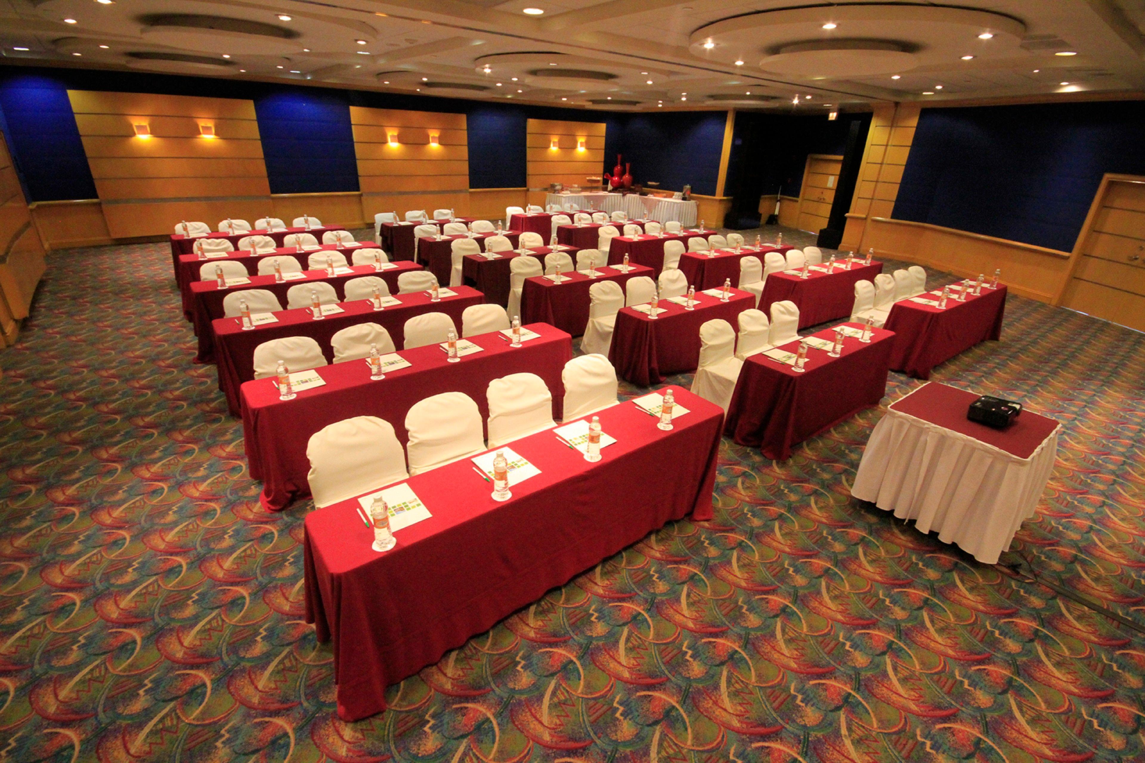 Holiday Inn Monterrey-Parque Fundidora By Ihg Exterior foto A meeting room at a hotel