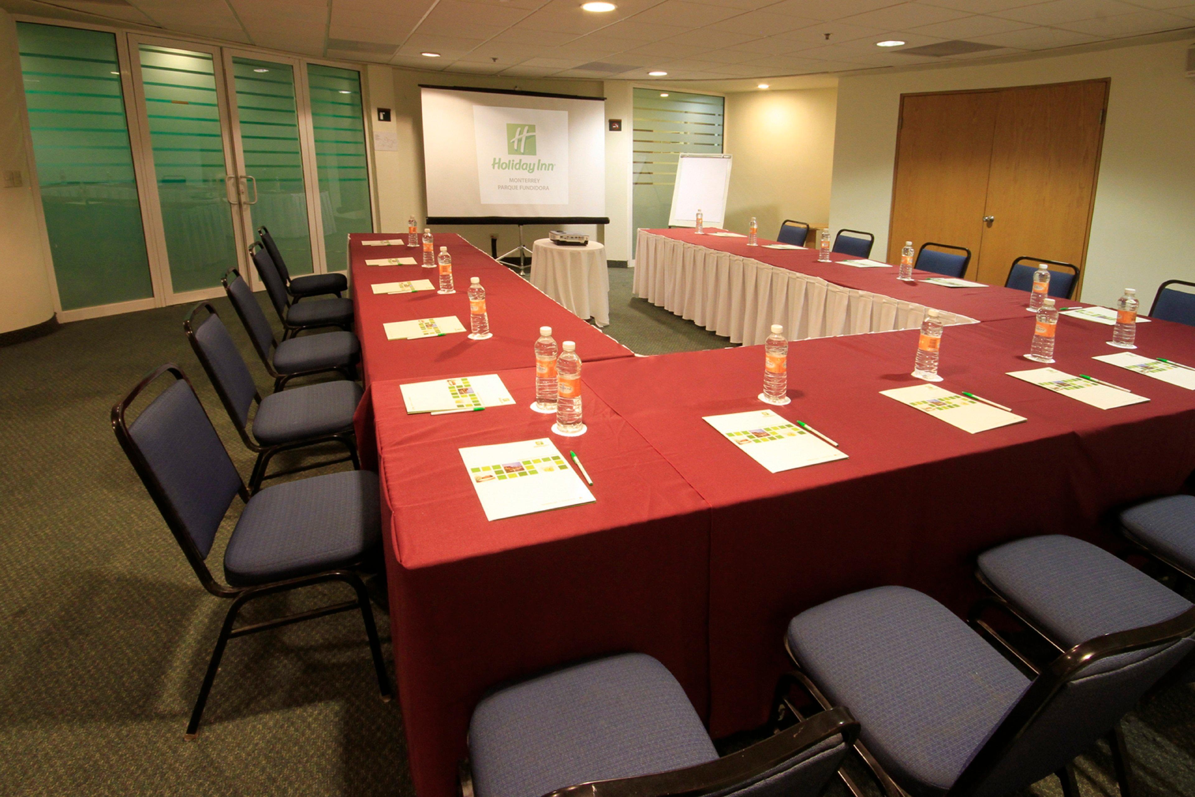 Holiday Inn Monterrey-Parque Fundidora By Ihg Exterior foto A meeting room at the hotel