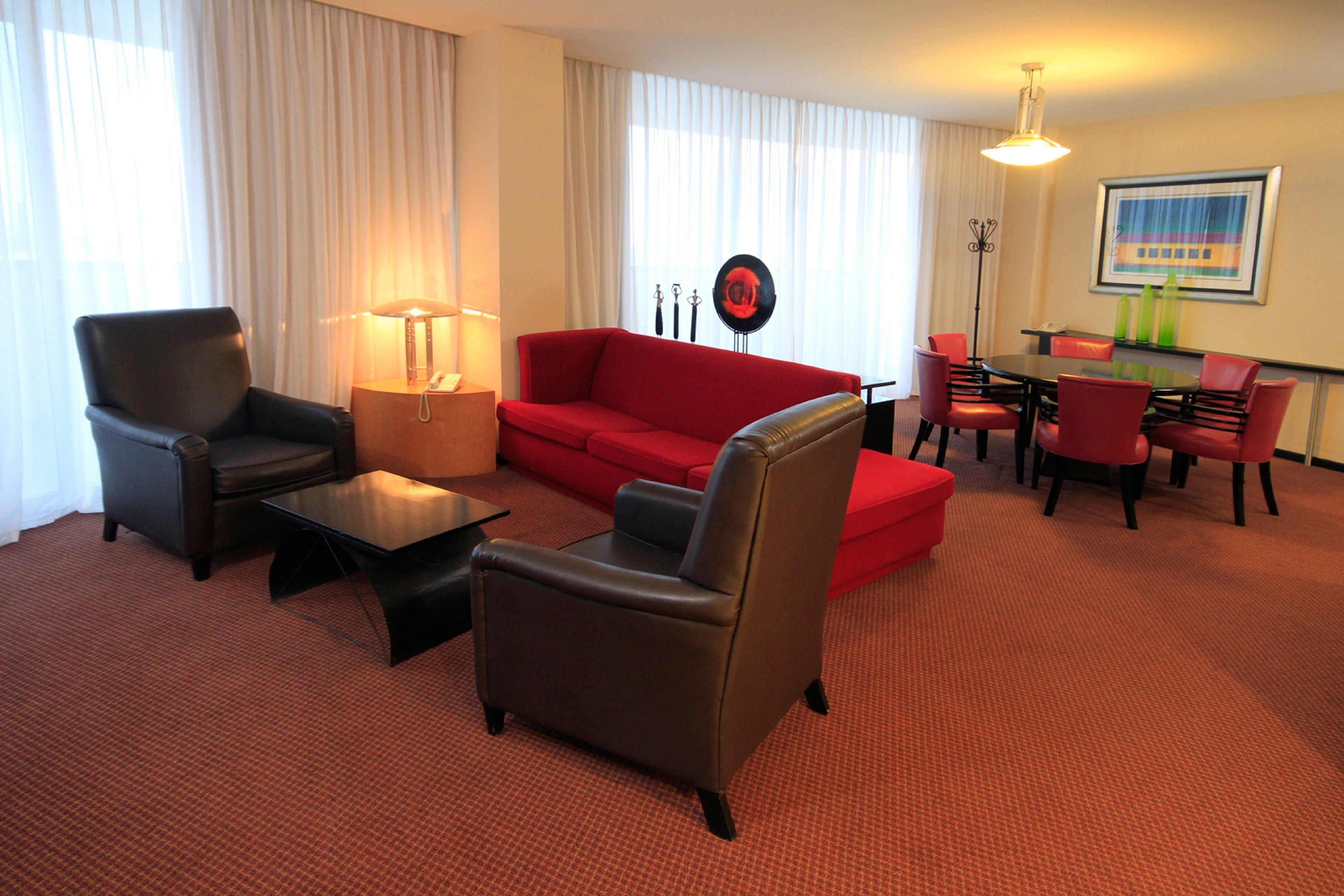 Holiday Inn Monterrey-Parque Fundidora By Ihg Exterior foto A living room in a typical apartment